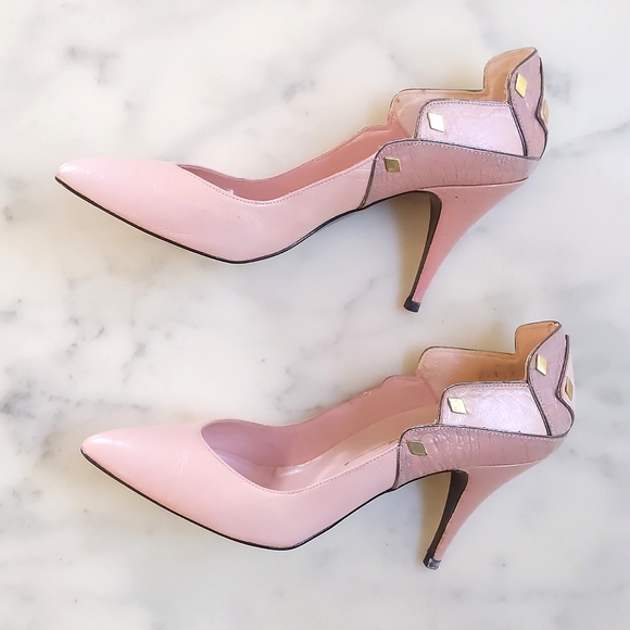 NWOT. Woman's Leather shoes with multi color and gold decorations. - Picture 3 of 6